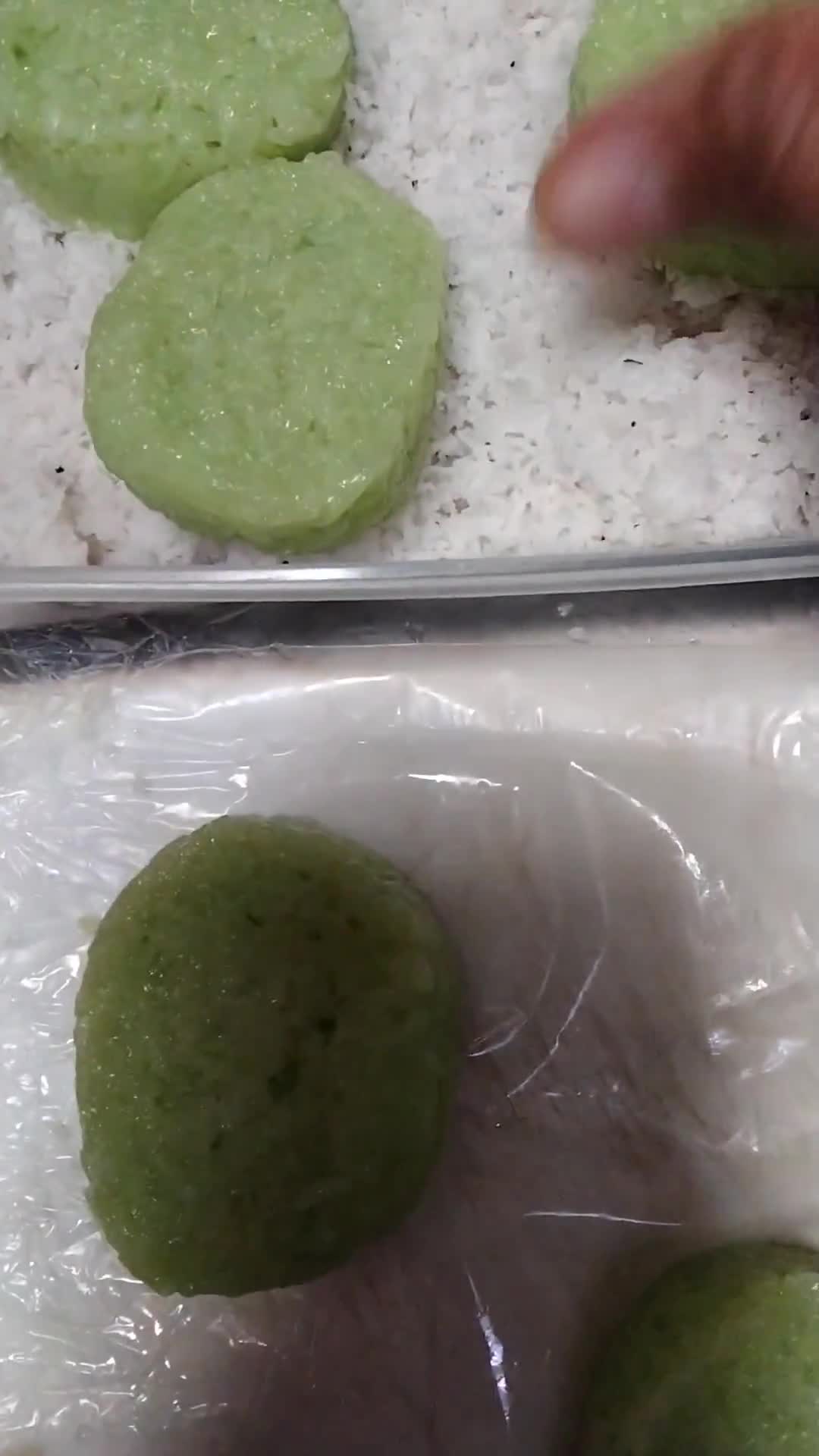 Gambar langkah 4 resipi Kuih lopes pandan.