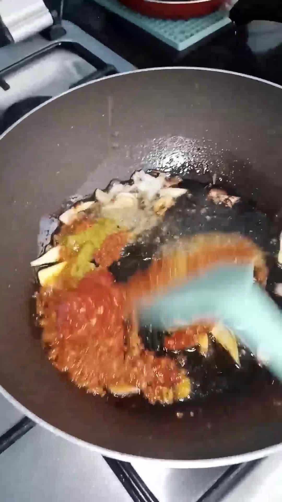 Foto langkah ke 2 dari resep Mangut Ikan Manyung Asap Resep Ibu.