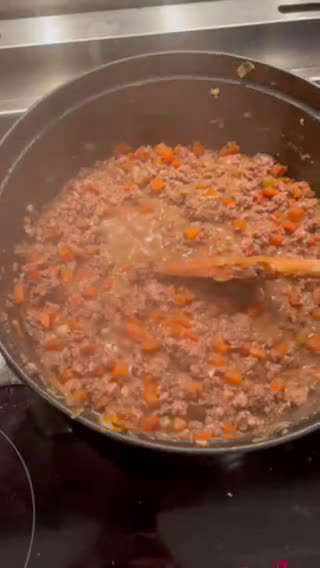 A picture of step 8 of 🍝 Elena's Ragu sauce - Tuscan style.