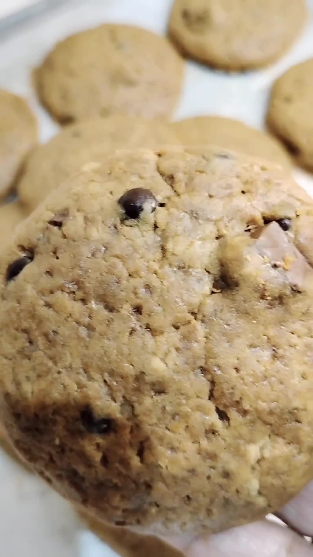 Foto langkah ke 6 dari resep Chewy Chocolate Chips Cookies.