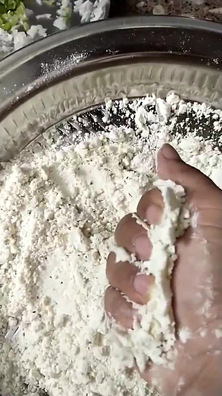 प्याज़ की कचौड़ी (Pyaz ki kachori recipe in hindi) रेसिपी चरण 1 फोटो