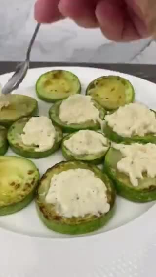 Фото кроку 4 до Кабачки з часниковим соусом та томатами 👌.