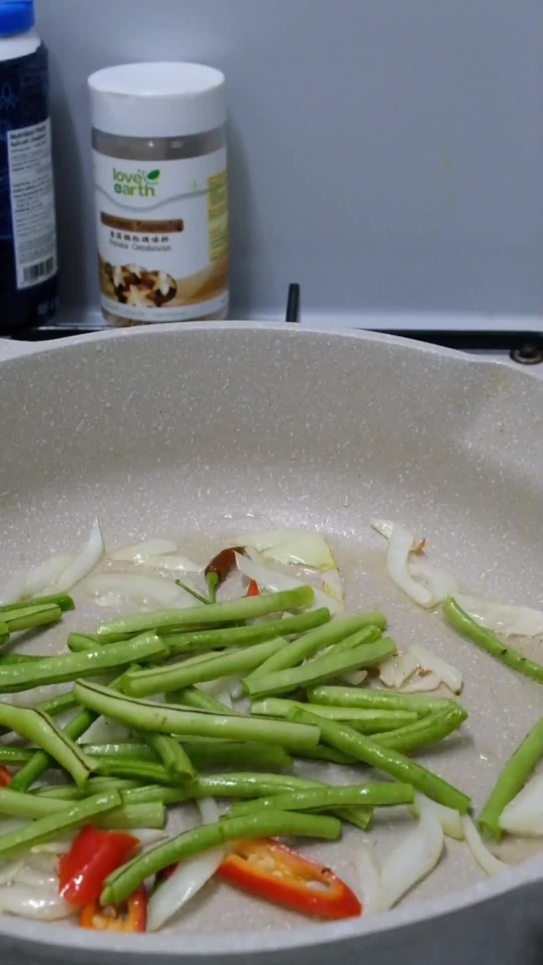 Gambar langkah 2 resipi Sotong Goreng Kunyit.