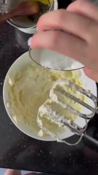 Hình bước làm 4 của món Cheesecake chanh dây không khuôn không lò