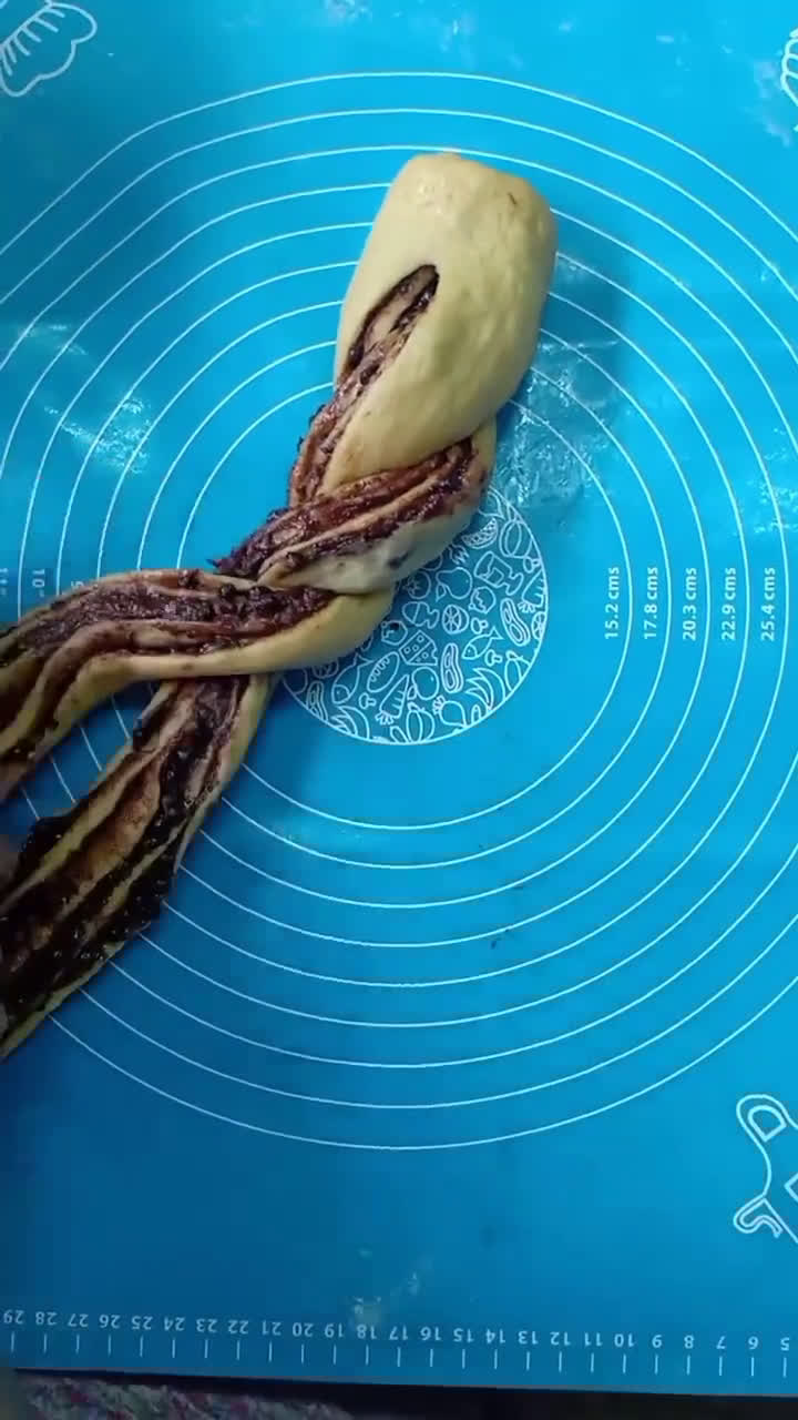 Foto langkah ke 8 dari resep Chocochip babka.