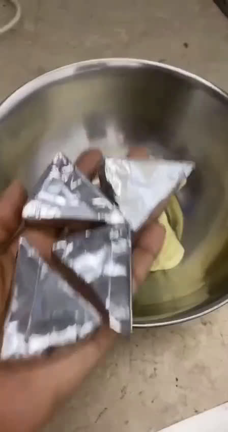 صورة لخطوة 1 من وصفة معمول بالتمر 😋