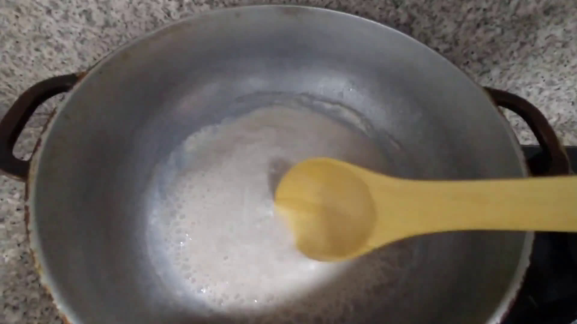 Foto del paso 3 de la receta: Arroz de coco con Mojarra frita 🤤