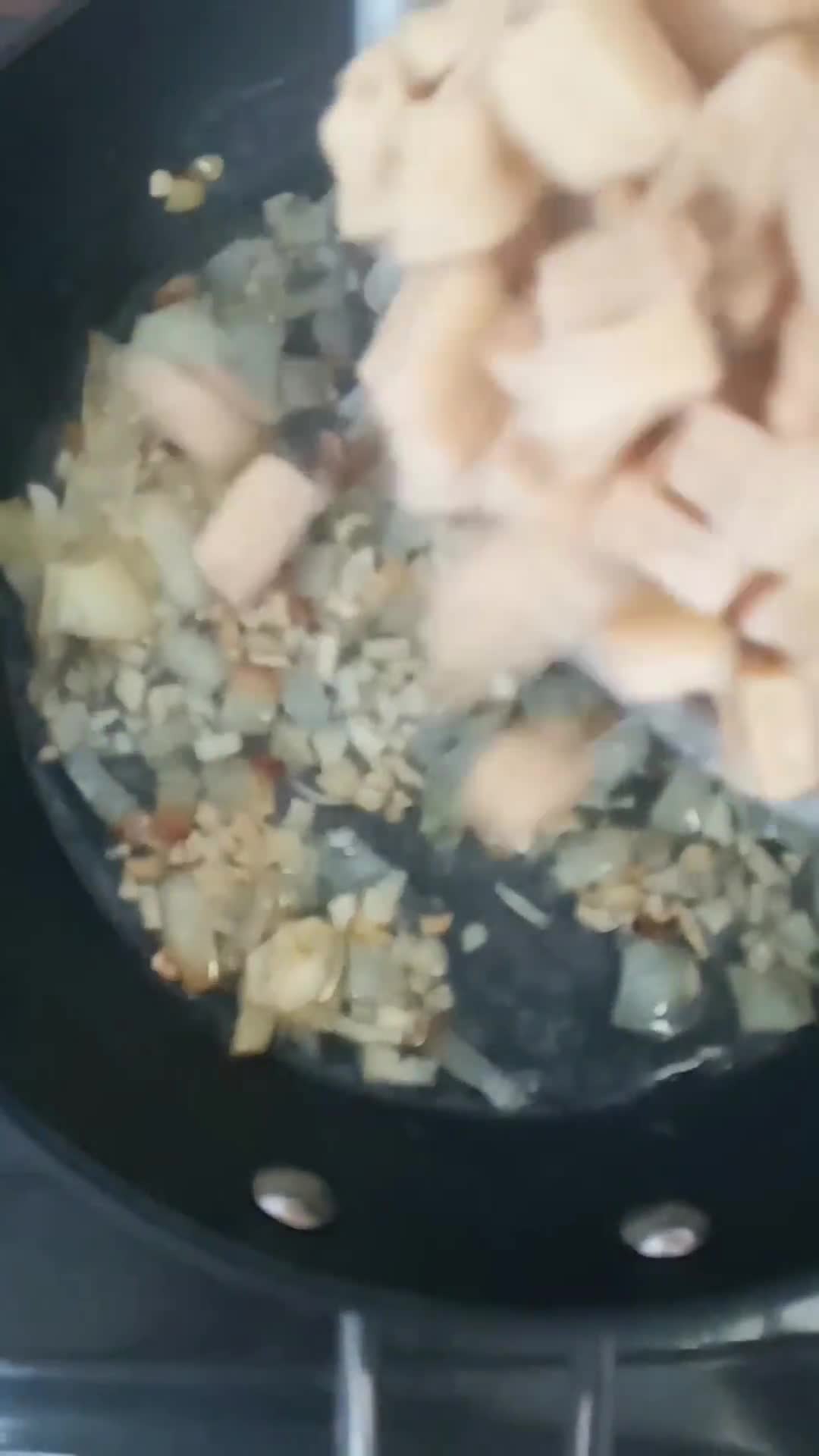 Foto langkah ke 3 dari resep Tumis Pokcoy Tahu Saus Tiram.