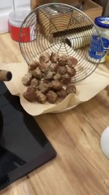Foto langkah ke 4 dari resep Meatball creamy cheeze sauce.