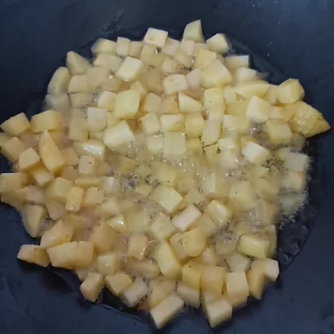 Foto langkah ke 1 dari resep Tumis Tempe Kentang Lada Hitam.