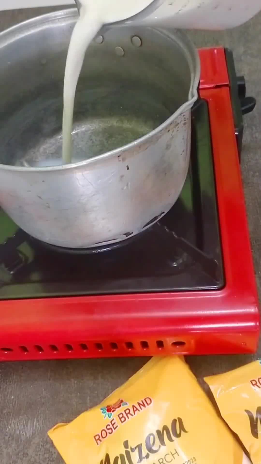 Foto langkah ke 1 dari resep Bomboloni Isi Vla Coklat Homemade.