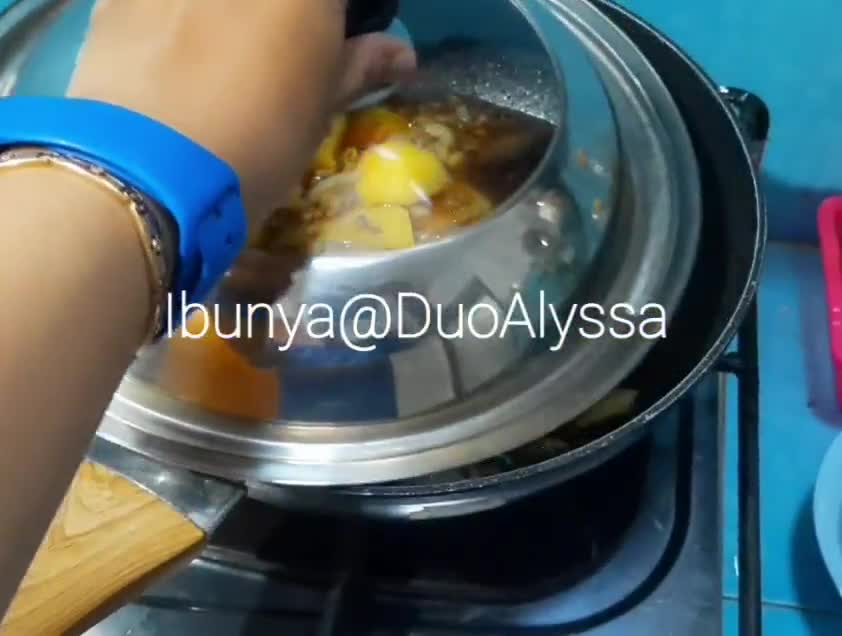 Foto langkah ke 4 dari resep PGBA47 Tumis Kentang Daging Cincang.
