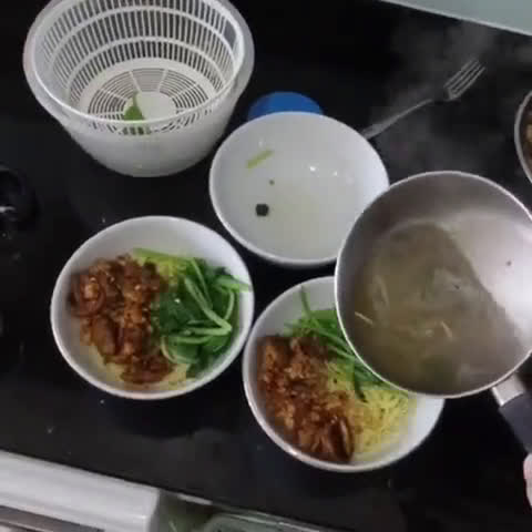 Foto langkah ke 10 dari resep Mie Ayam Jamur Rumahan (step video).