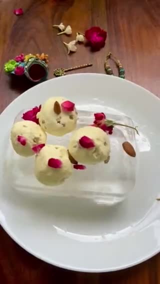 मक्खन मिश्री लड्डू (makhan mishri laddu recipe in HIndi) रेसिपी चरण 7 फोटो