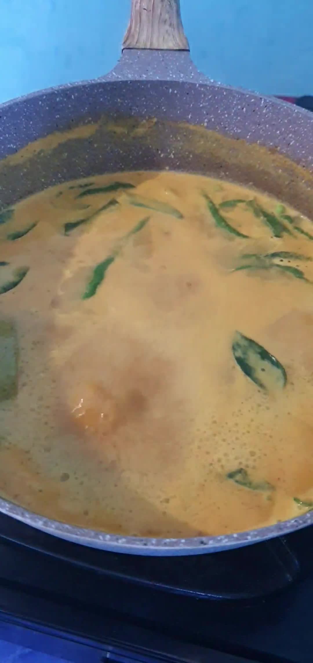 Foto langkah ke 3 dari resep Boh Manok Teupeuleumak (Telor masak lemak).