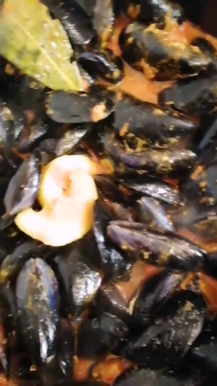 Une image de l'étape 7 de Moules de la méditerranée a la provençale 🥘.