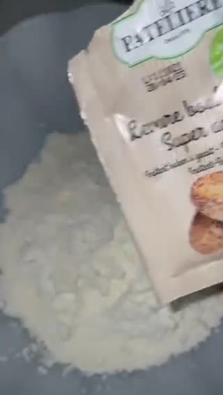 Une image de l'étape 1 de Pizza 4 fromages et Pizza sauce tomate, burrata et roquette.