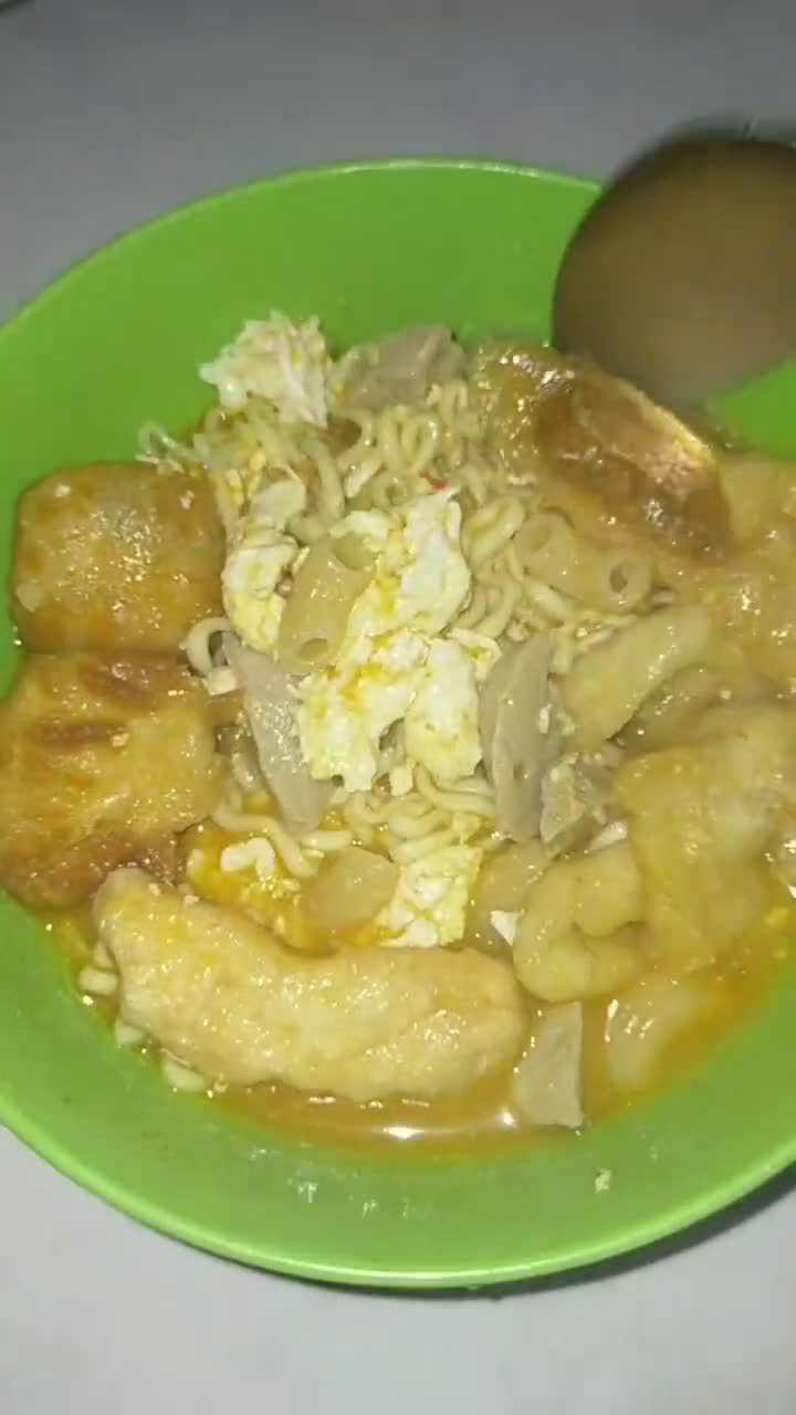 Foto langkah ke 2 dari resep Seblak kuah pedas.