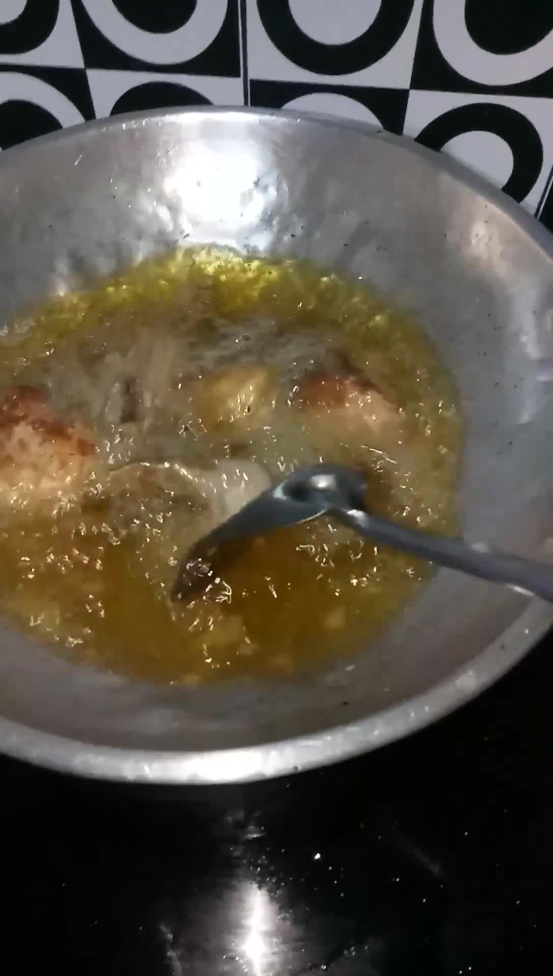 Foto langkah ke 5 dari resep Ayam Goreng Bawang Putih.