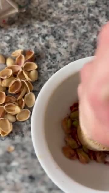 Foto del paso 4 de la receta: Tarta de queso de crema de pistacho