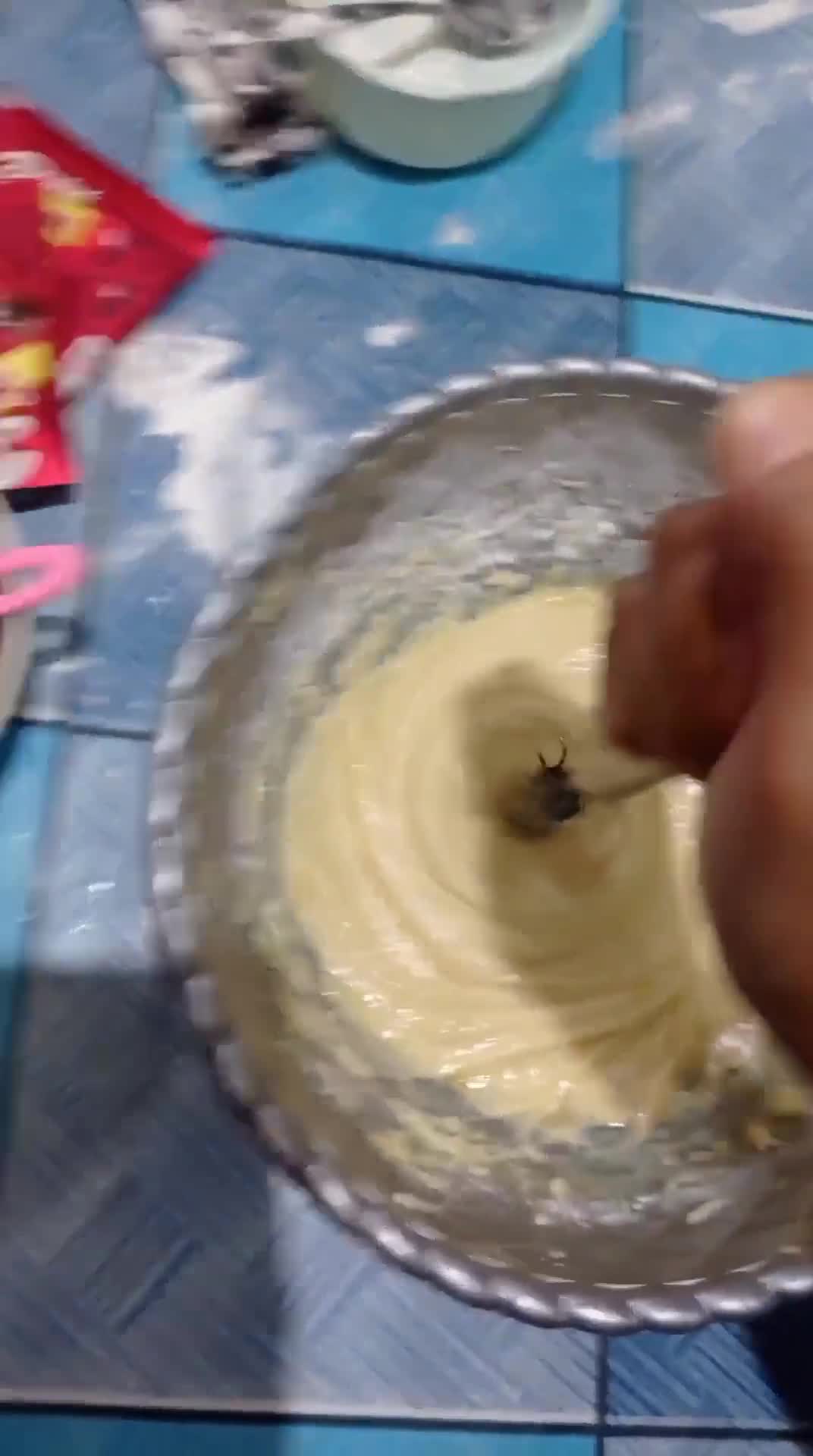 Foto langkah ke 3 dari resep Bolu Kukus Beng Beng tanpa mixser tanpa panggangan, simple mudah.