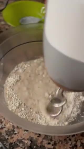 Foto del paso 3 de la receta: Coca de chicharrón 🐽