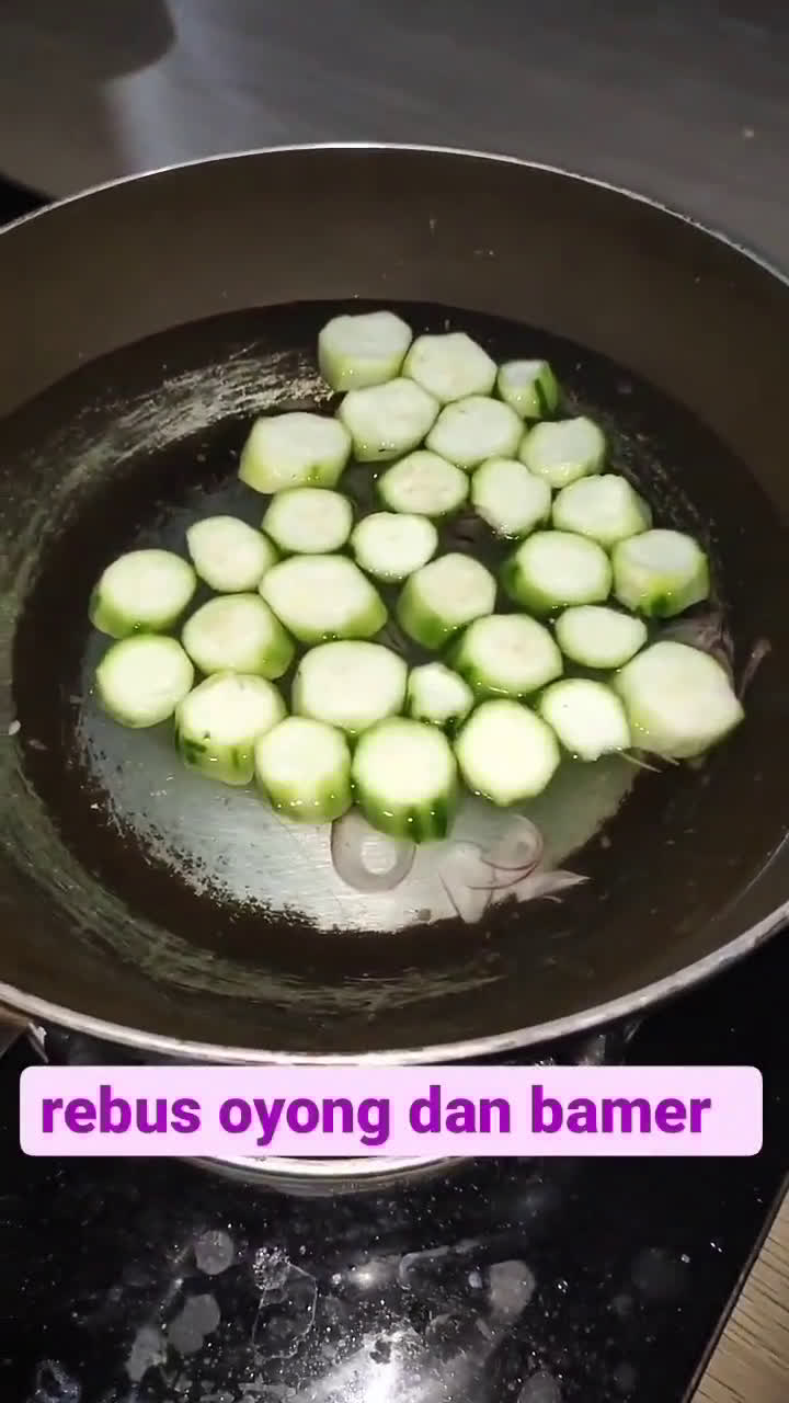 Foto langkah ke 1 dari resep Sayur Bening Oyong Puyuh.