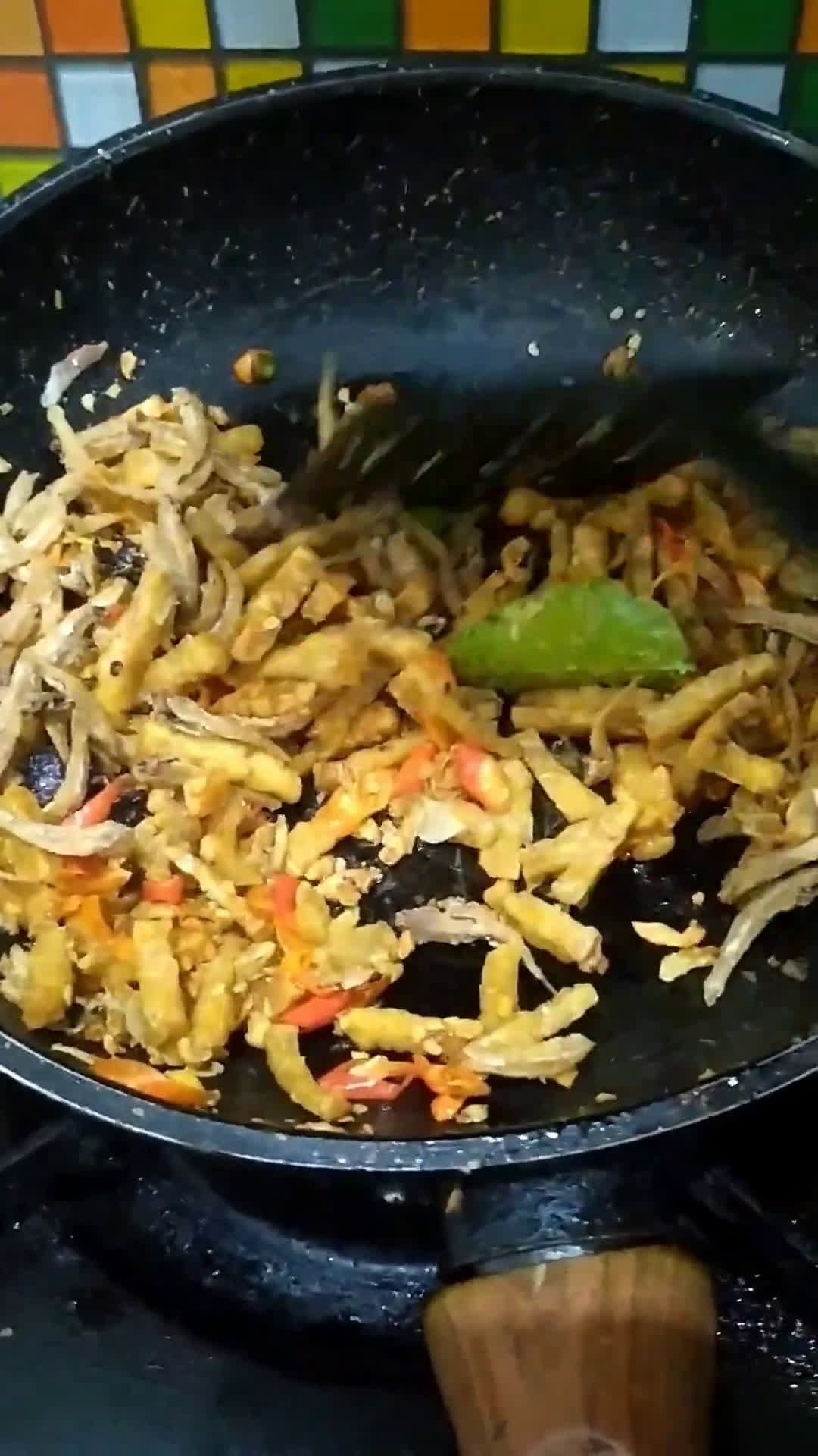 Foto langkah ke 6 dari resep Sambal Goreng Tempe & Teri.