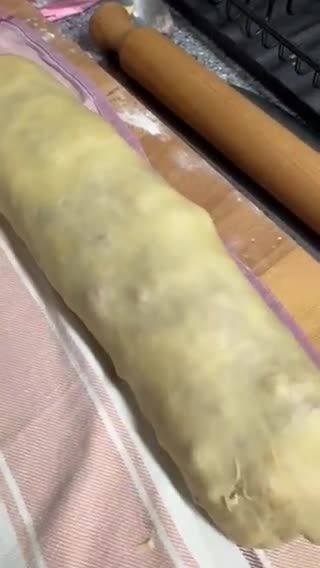 Foto del passaggio 9 della ricetta Strudel di Mele