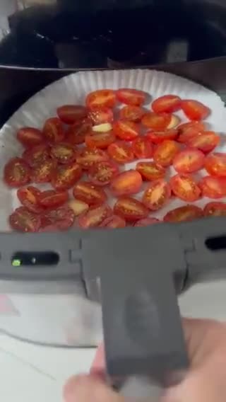 Foto del passaggio 1 della ricetta Pomodorini Confit in Airfryer