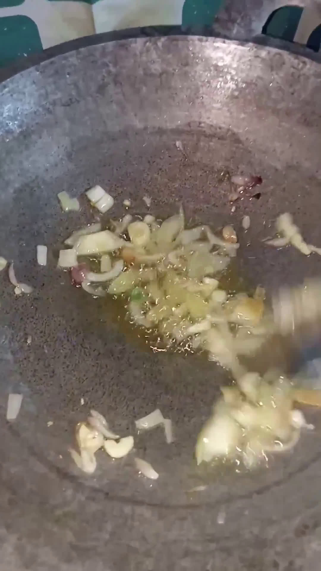 Foto langkah ke 2 dari resep Nasi Goreng Ceria.
