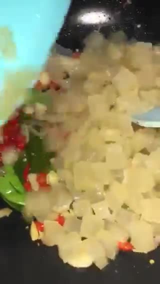 Foto langkah ke 2 dari resep Oseng Cecek Pedas.
