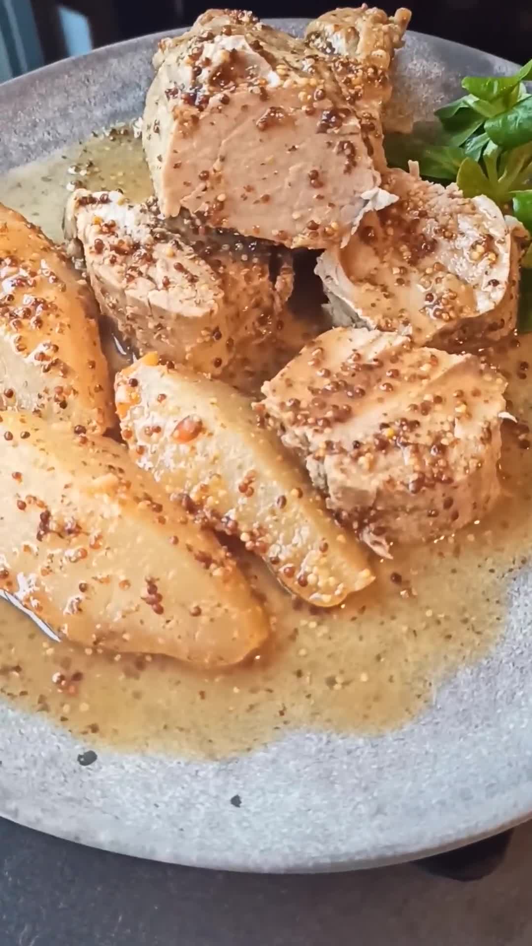 Une image de l'étape 1 de Filet mignon de porc aux poires, miel et moutarde à l'ancienne.