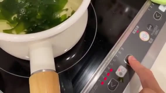 A picture of step 6 of Japanese Authentic Miso Soup.