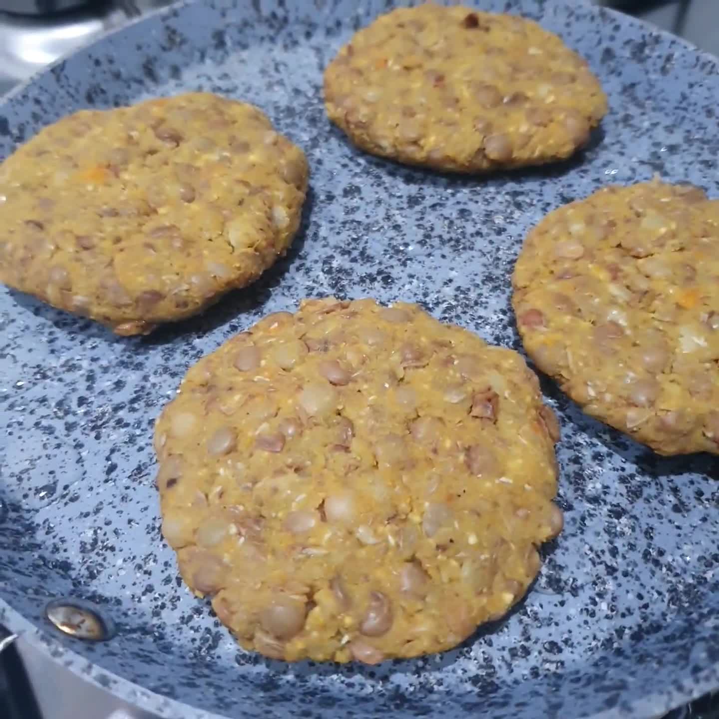 Foto del paso 3 de la receta: Hamburguesas de lentejas con zapallo cabutia y zanahoria 🥕