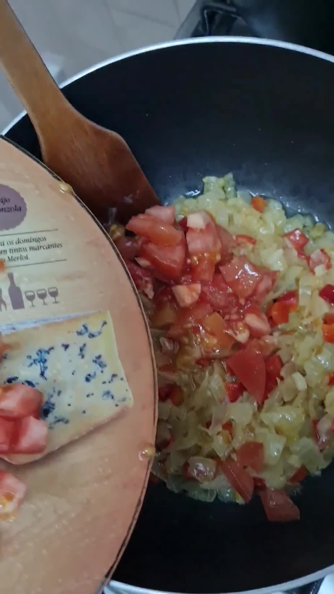 Foto del paso 2 de la receta: Sopa de fideos cortos con porotos mung 🫘 enriquecida