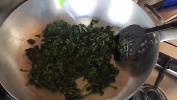 Foto del passaggio 3 della ricetta Orecchiette friarielli e stracciatella 🌷