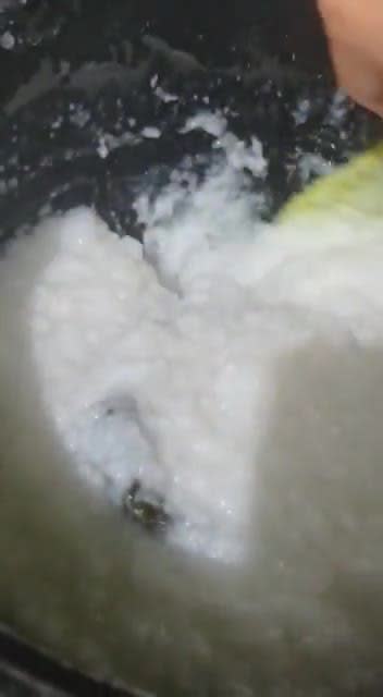 Foto langkah ke 4 dari resep Bubur beras gurih magic com, bubur nasi (basic)💚.