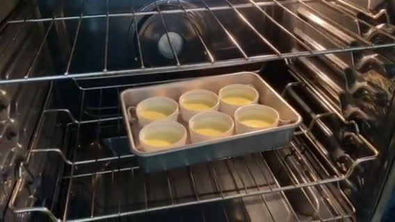 Hình bước làm 9 của món Creme Brulee (serve with raspberries and fig)