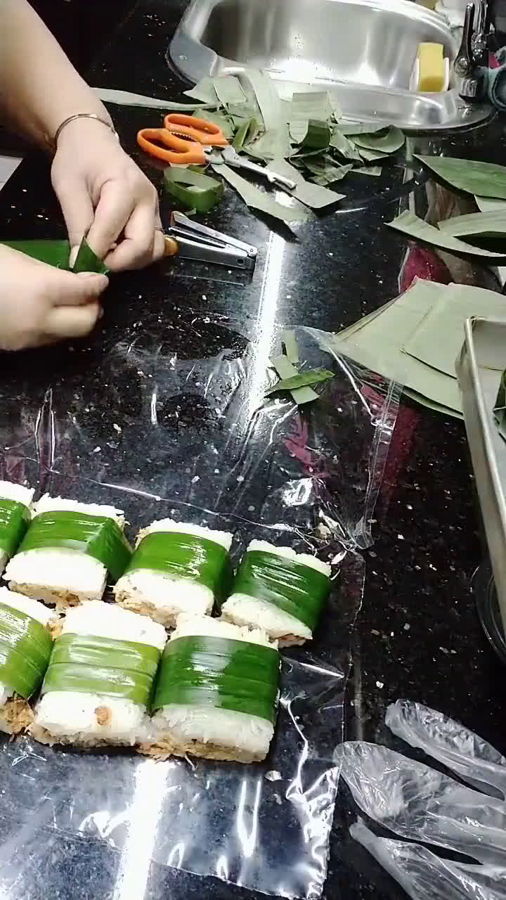 Foto langkah ke 4 dari resep Lemper ayam.