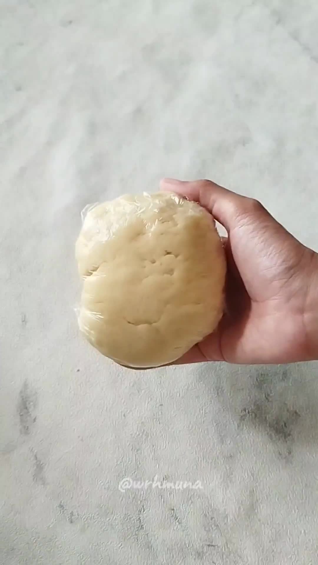Foto langkah ke 1 dari resep Banana Strudel.