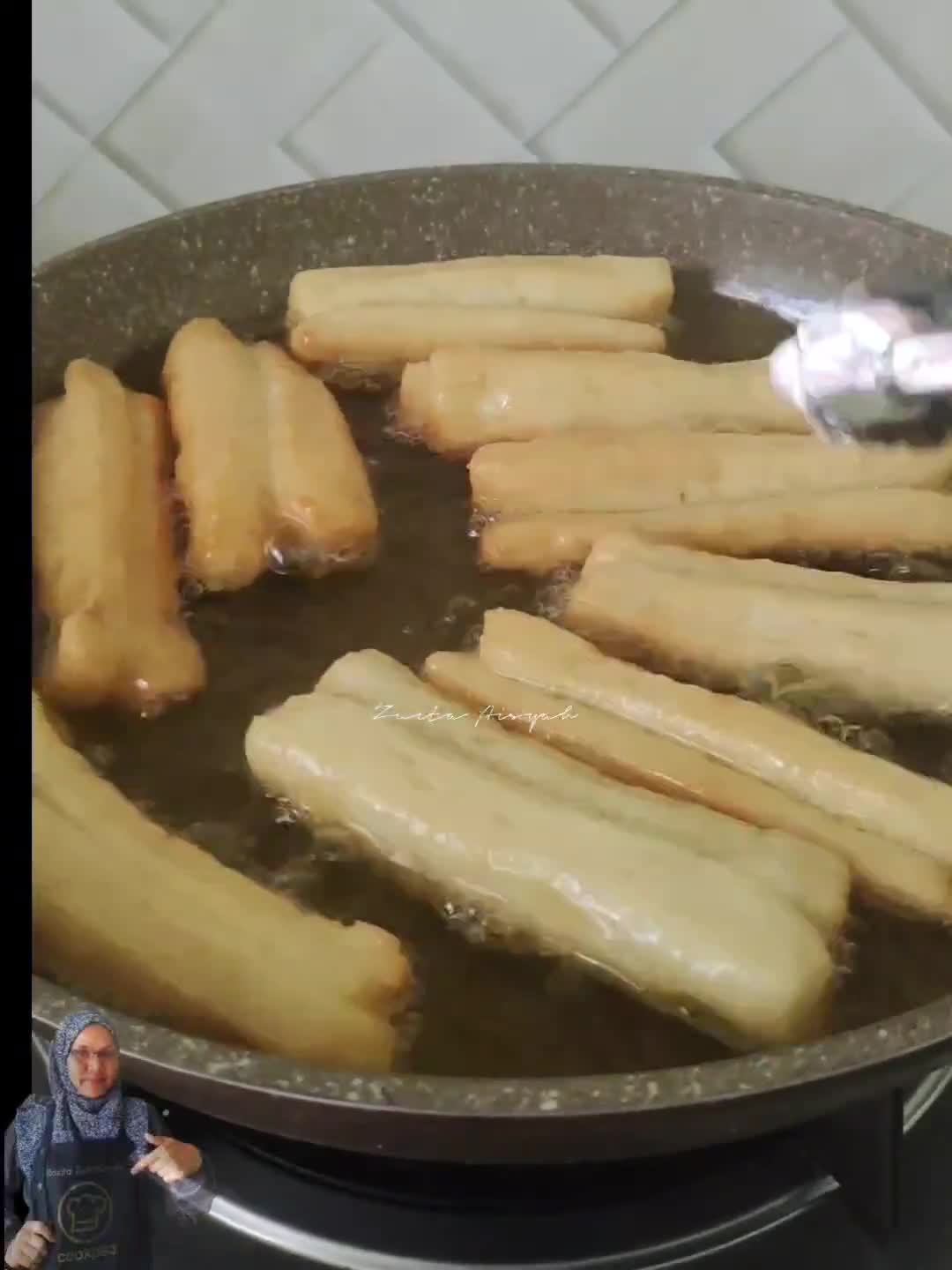 Gambar langkah 6 resipi Cakoi/Cakwe sos pandan.