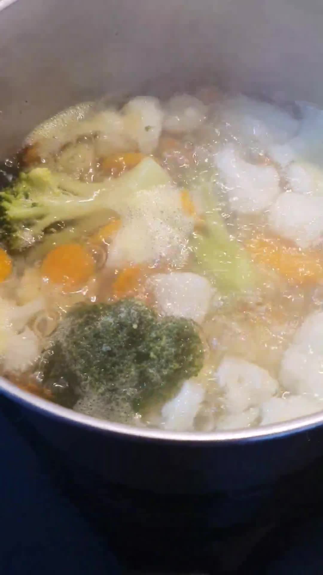 Foto del paso 1 de la receta: Patatas al horno con chorizo patatero y pollo