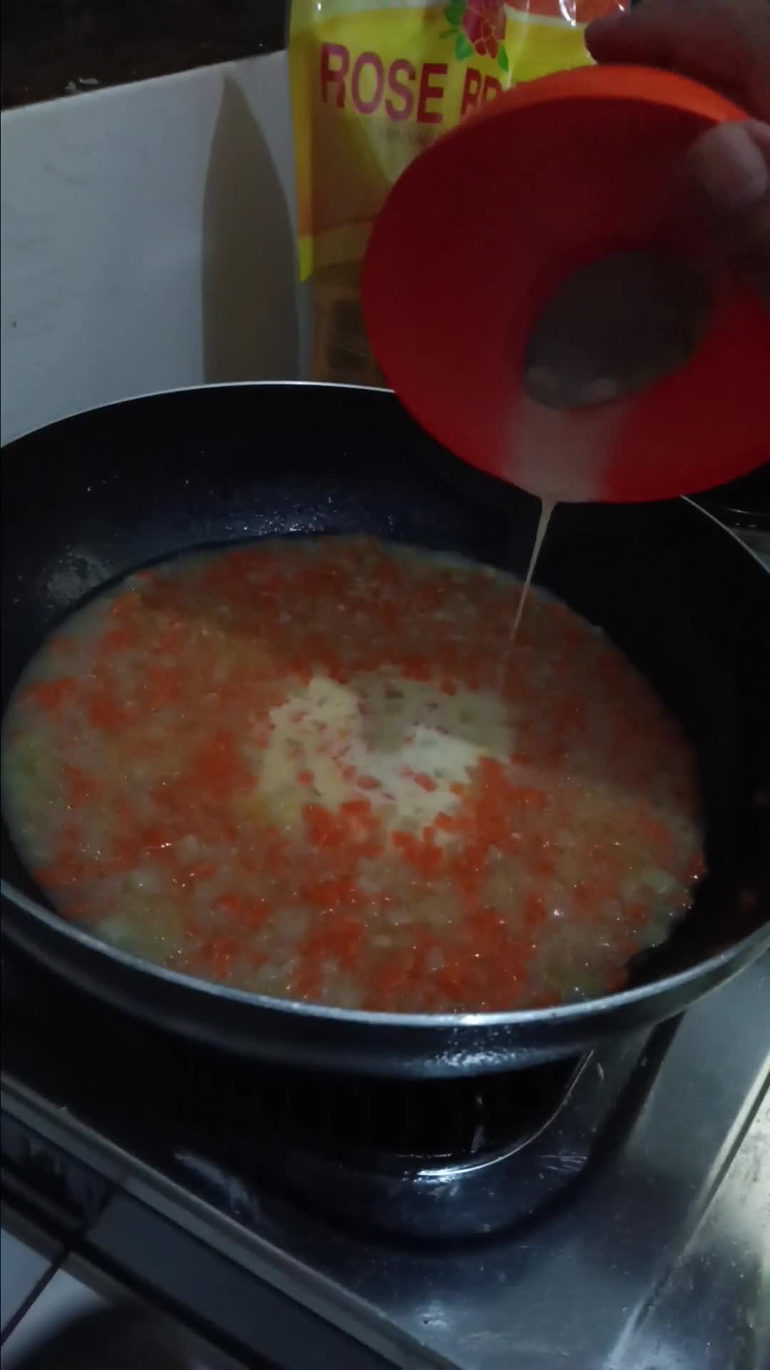 Foto langkah ke 4 dari resep Risoles rogout sayur lipat amplop dan segitiga.