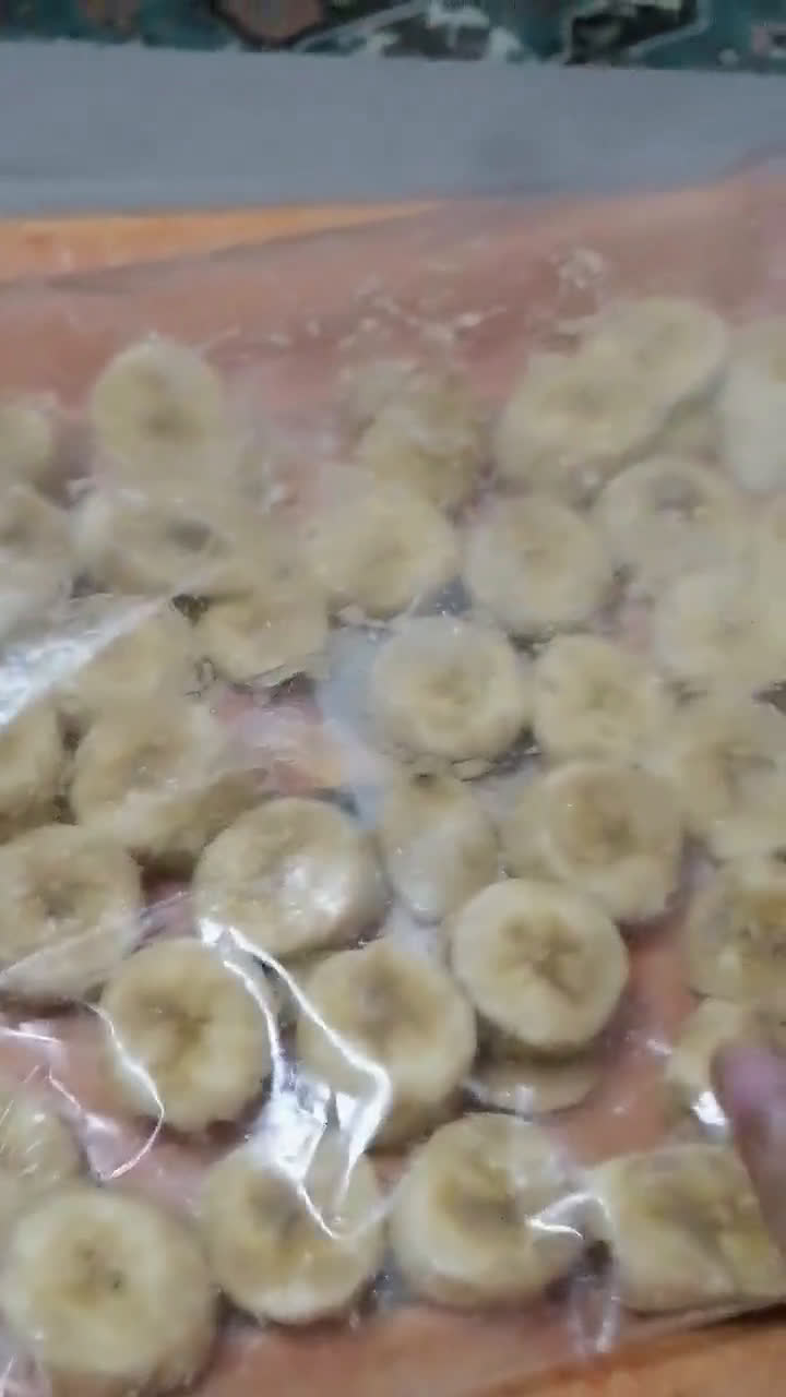 صورة لخطوة 3 من وصفة طريقة تجميد الموز وباقي الفواكه 🍌🍇🍈🍉
