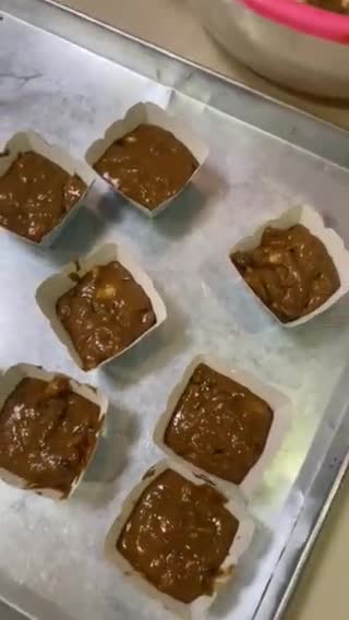 Foto langkah ke 4 dari resep Banana Muffin Simple No Mixer.