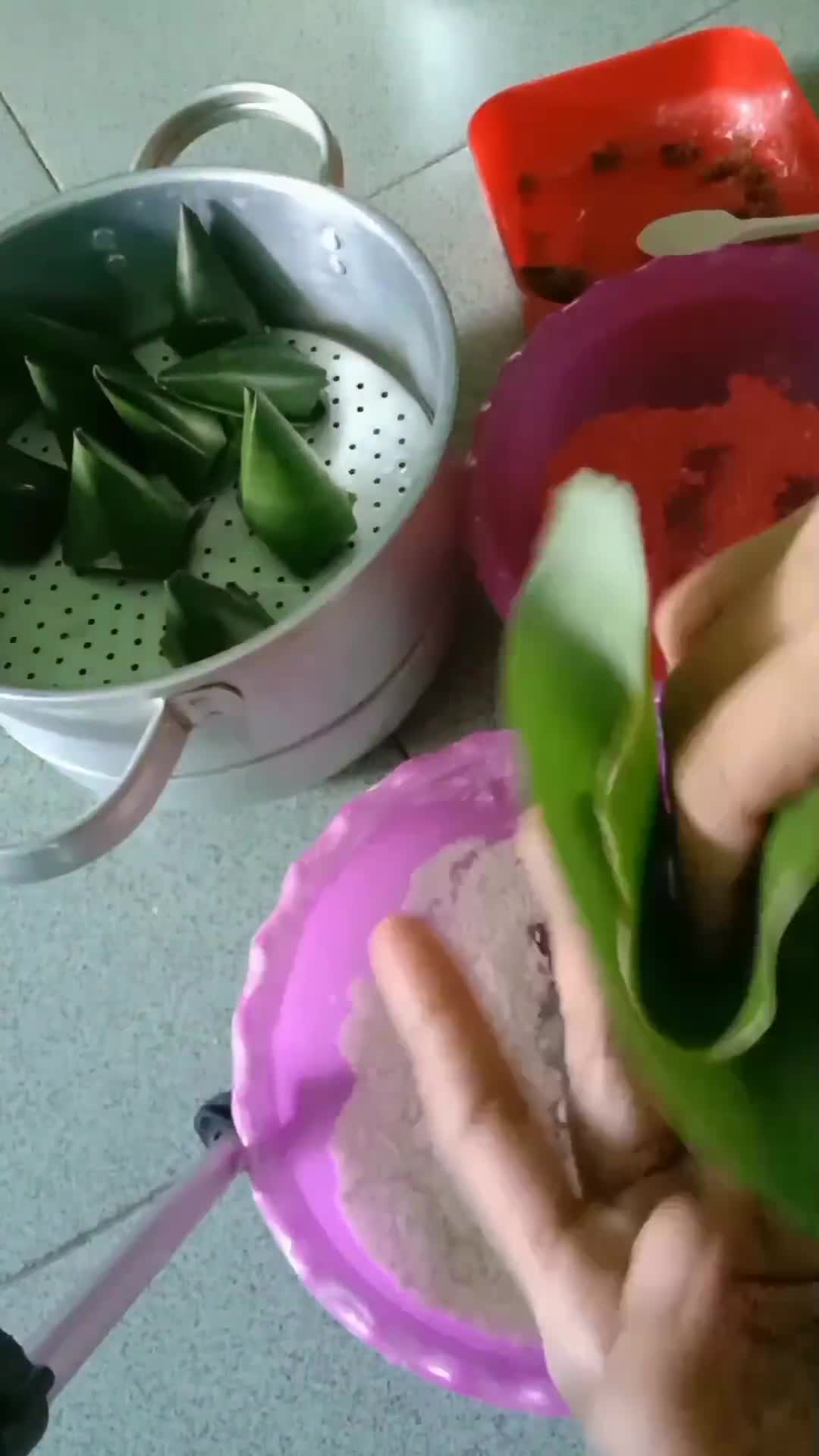 Foto langkah ke 3 dari resep Kue Ombus Ombus Kemerdekaan.