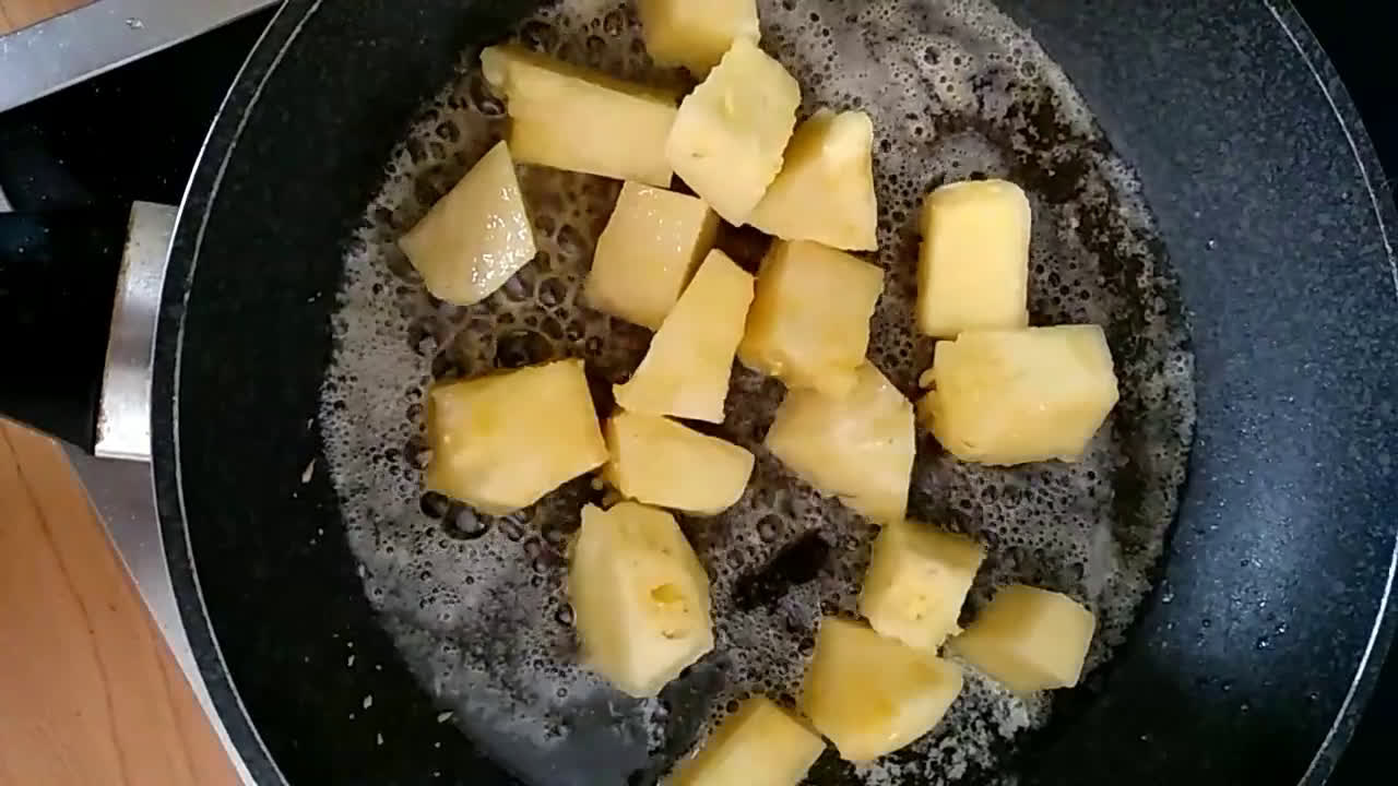 Gebratene Ananas 🍍mit Erdnüssen und Chilis Rezeptschritt 4 Foto