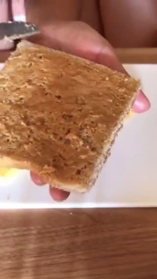 Foto langkah ke 2 dari resep Banana Sandwich Simple dan Mudah.