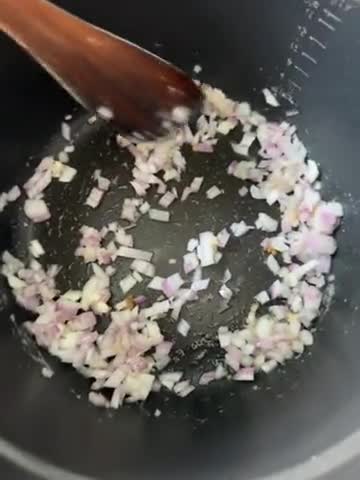 Foto del paso 1 de la receta: Arroz con naranja y apio